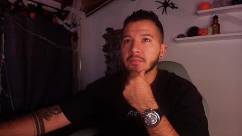 MIKEE online show from 30, 10, 2025