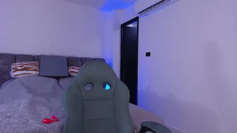 MIKEE online show from 21, 11, 2025