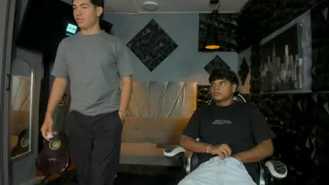 Snapshot of mr_mois chatting on 4, 4, 2026 mr_mois online show from 4, 4, 2026