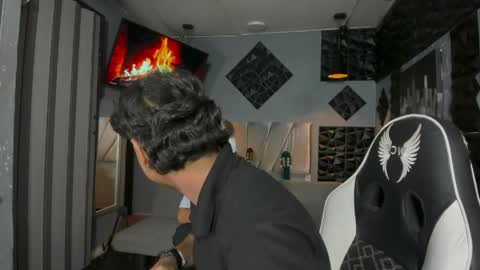 Snapshot of mr_mois chatting on 5, 4, 2026 mr_mois online show from 5, 4, 2026