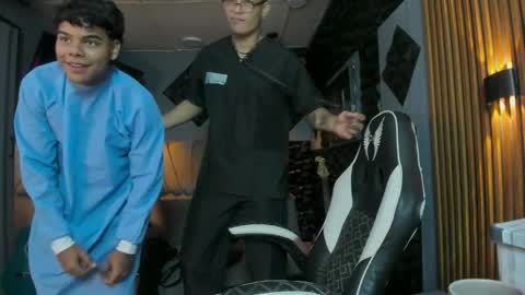 Snapshot of mr_mois chatting on 7, 4, 2026 mr_mois online show from 7, 4, 2026