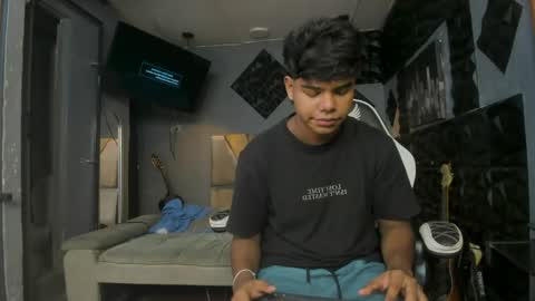 Snapshot of mr_mois chatting on 13, 4, 2026 mr_mois online show from 13, 4, 2026