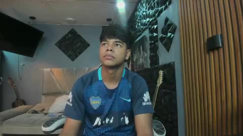 Snapshot of mr_mois chatting on 14, 4, 2026 mr_mois online show from 14, 4, 2026