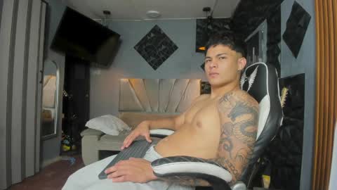 Snapshot of mr_mois chatting on 18, 4, 2026 mr_mois online show from 18, 4, 2026