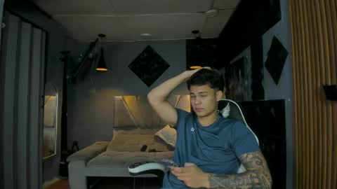 Snapshot of mr_mois chatting on 25, 4, 2026 mr_mois online show from 25, 4, 2026