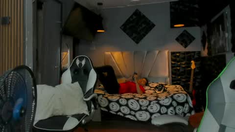 Snapshot of mr_mois chatting on 24, 5, 2026 mr_mois online show from 24, 5, 2026
