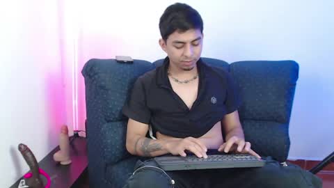 Snapshot of mralpha_latino chatting on 25, 4, 2026 Alpha LATINO online show from 25, 4, 2026