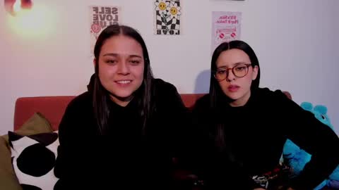 Snapshot of mrbuu_ chatting on 3, 6, 2026 Laura online show from 3, 6, 2026
