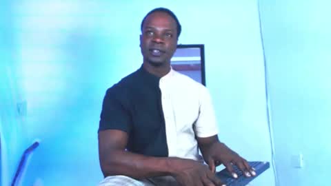 Snapshot of mrbyronstallion chatting on 5, 11, 2025 byron online show from 5, 11, 2025