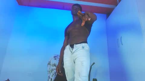 Snapshot of mrbyronstallion chatting on 15, 11, 2025 byron online show from 15, 11, 2025