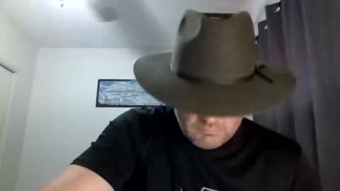 Snapshot of mrniggle chatting on 26, 10, 2025 Lucus online show from 26, 10, 2025