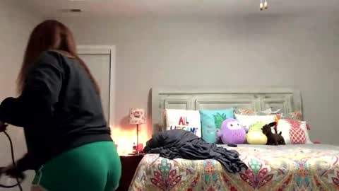 mrsbeachbumm online show from 13, 1, 2025