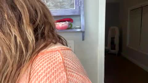 mrsbeachbumm online show from 2, 2, 2025