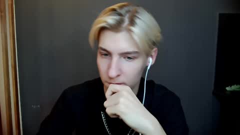 Snapshot of mrsexycum4u chatting on 3, 1, 2025 Adam online show from 3, 1, 2025