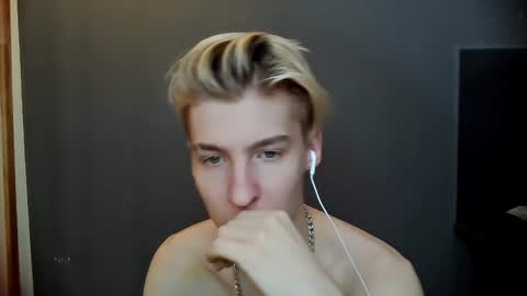 Snapshot of mrsexycum4u chatting on 6, 1, 2025 Adam online show from 6, 1, 2025