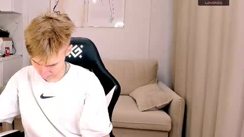 Snapshot of mrsexycum4u chatting on 21, 10, 2025 Adam online show from 21, 10, 2025
