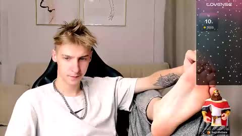 Snapshot of mrsexycum4u chatting on 22, 10, 2025 Adam online show from 22, 10, 2025