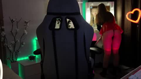 Snapshot of mrstenderbeast chatting on 21, 11, 2025 YOUR OWNER online show from 21, 11, 2025