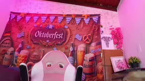 Manuela  online show from 23, 9, 2025