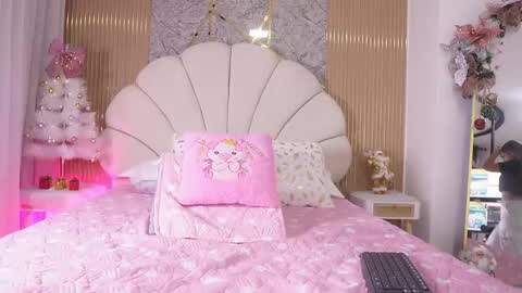 Manuela  online show from 21, 11, 2025