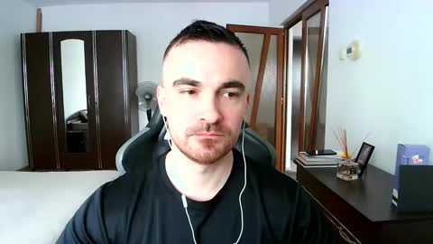 Snapshot of mu5clemania chatting on 4, 6, 2026 Victor online show from 4, 6, 2026