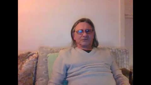 muetzeglatze_muetzeglatze online show from 8, 2, 2025