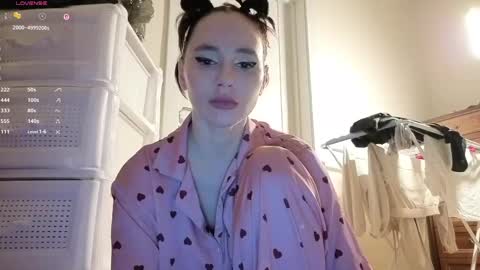Snapshot of mullty chatting on 24, 4, 2026 Mullty online show from 24, 4, 2026
