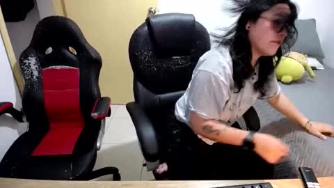 Snapshot of multiorgasmic_6 chatting on 30, 10, 2025 Dani and Alex online show from 30, 10, 2025