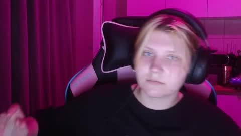 Snapshot of mura_muur chatting on 29, 5, 2026 Milana online show from 29, 5, 2026