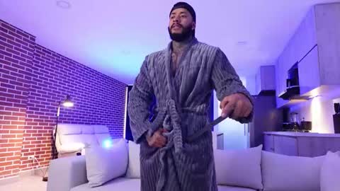 Snapshot of muscle_man19 chatting on 11, 11, 2025 Nick online show from 11, 11, 2025