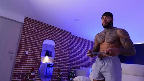 Snapshot of muscle_man19 chatting on 16, 12, 2025 Nick online show from 16, 12, 2025