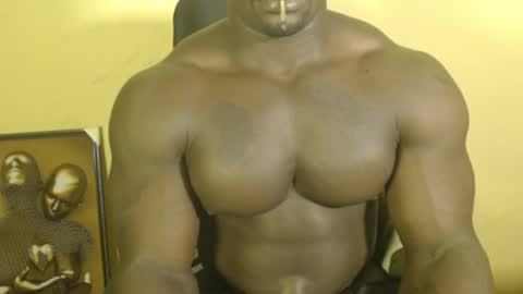 musclegod23 online show from 10, 3, 2025