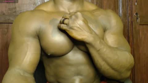 musclegod23 online show from 10, 9, 2025