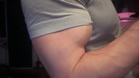 Snapshot of musclehair3 chatting on 16, 2, 2025 musclehair3 online show from 16, 2, 2025