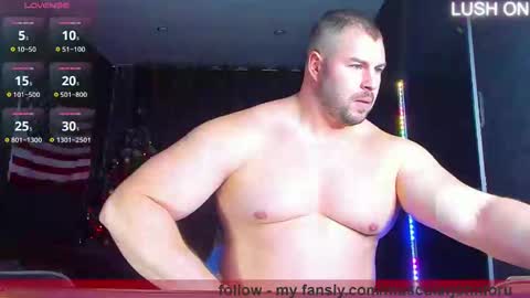 Snapshot of muscularjohnforu chatting on 30, 1, 2025 click icon for peach  online show from 30, 1, 2025