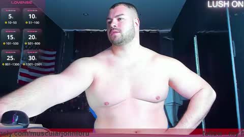 Snapshot of muscularjohnforu chatting on 1, 2, 2025 click icon for peach  online show from 1, 2, 2025
