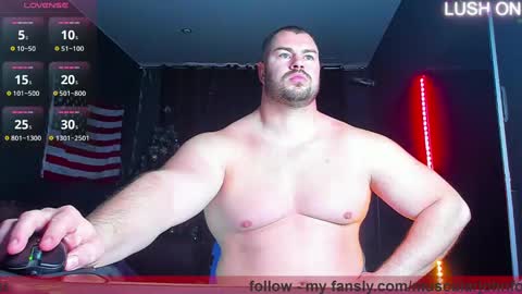 Snapshot of muscularjohnforu chatting on 2, 2, 2025 click icon for peach  online show from 2, 2, 2025