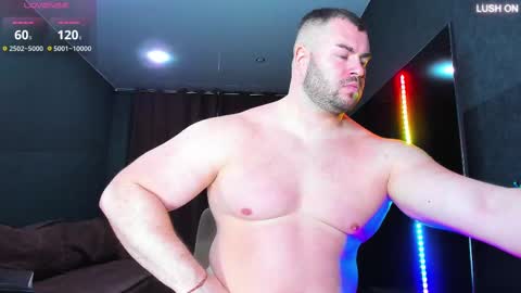 Snapshot of muscularjohnforu chatting on 15, 2, 2025 click icon for peach  online show from 15, 2, 2025