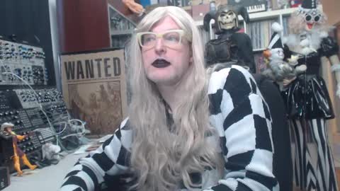 Snapshot of muziknerd chatting on 2, 1, 2025 Muziknerd online show from 2, 1, 2025