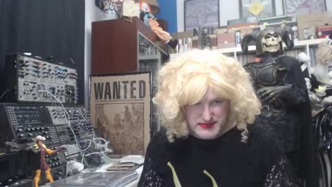 Snapshot of muziknerd chatting on 5, 1, 2025 Muziknerd online show from 5, 1, 2025