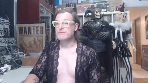 Snapshot of muziknerd chatting on 19, 10, 2025 Muziknerd online show from 19, 10, 2025