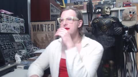 Snapshot of muziknerd chatting on 21, 12, 2025 Muziknerd online show from 21, 12, 2025