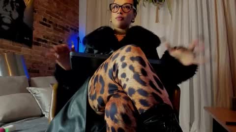 Snapshot of mydoc_lolac chatting on 14, 11, 2025 Lola online show from 14, 11, 2025