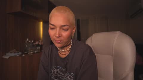 jacke BUNNY online show from 15, 2, 2025