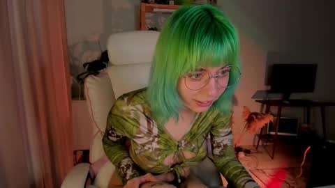 MylaFlores online show from 9, 10, 2025