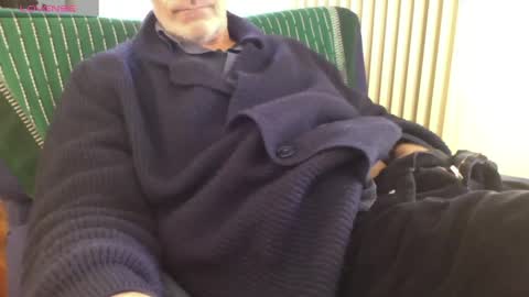 Bi sexy guy lovense hush is on private is open or password show tip if you like. online show from 10, 3, 2025