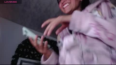 Snapshot of myomi_nix chatting on 15, 12, 2025 myomi online show from 15, 12, 2025