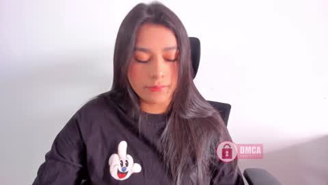 Snapshot of mypretty_isabella chatting on 1, 12, 2024 Bella online show from 1, 12, 2024