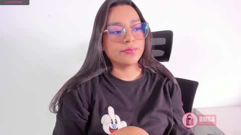 Snapshot of mypretty_isabella chatting on 28, 1, 2025 Bella online show from 28, 1, 2025