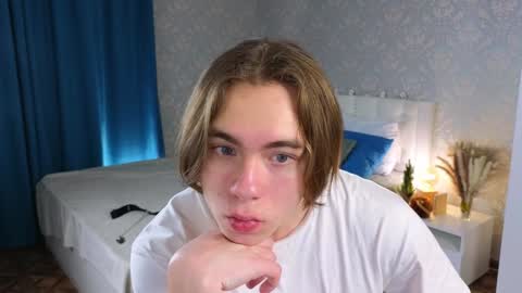 Snapshot of myshkek chatting on 5, 1, 2025 Mickey online show from 5, 1, 2025